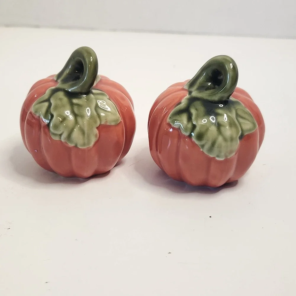 Ceramic Pumpkin Salt and Pepper Shakers Set Fall Autumn Thanksgiving Table Decor